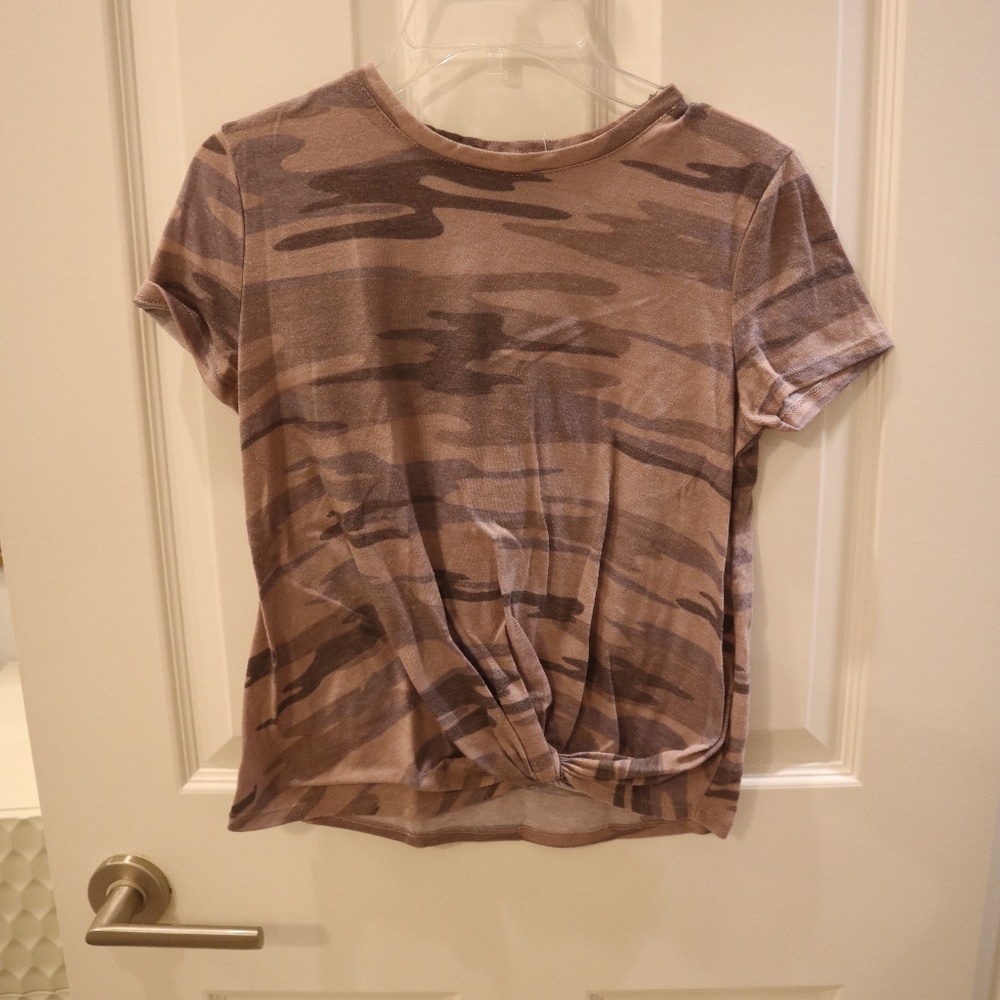 Camo Tee with twisted bottom
